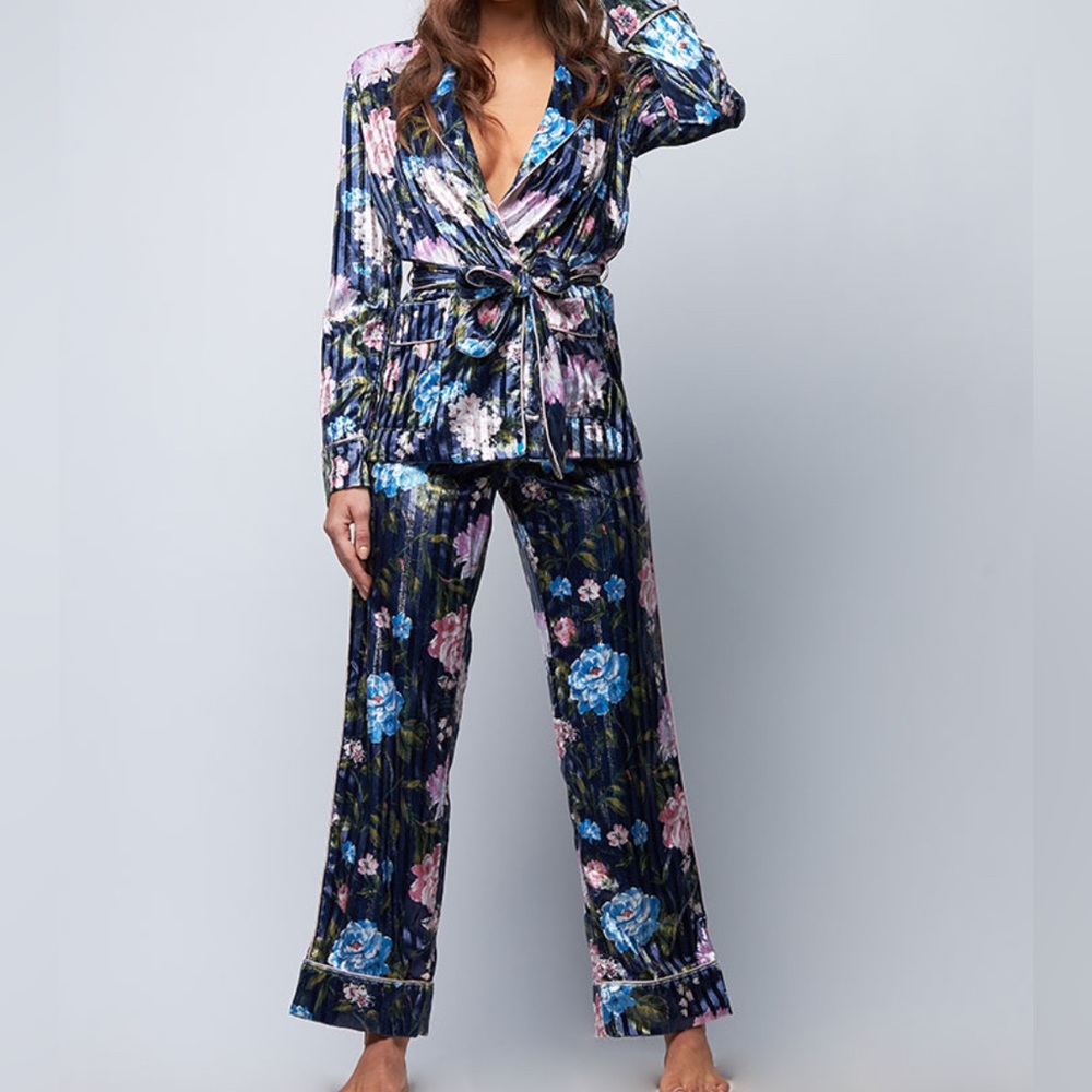 VICTORIA'S SECRET Silky 2 PC  Set Jacket size S Pants Size M (without a belt)